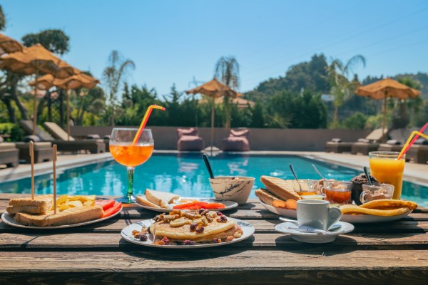 Breakfast in the garden at Filoxenia